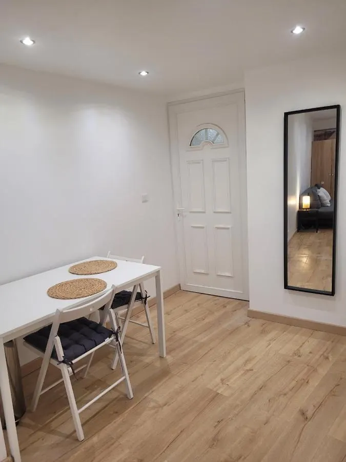 Cosy Studio Saint-Mitre-les-Remparts Appartement