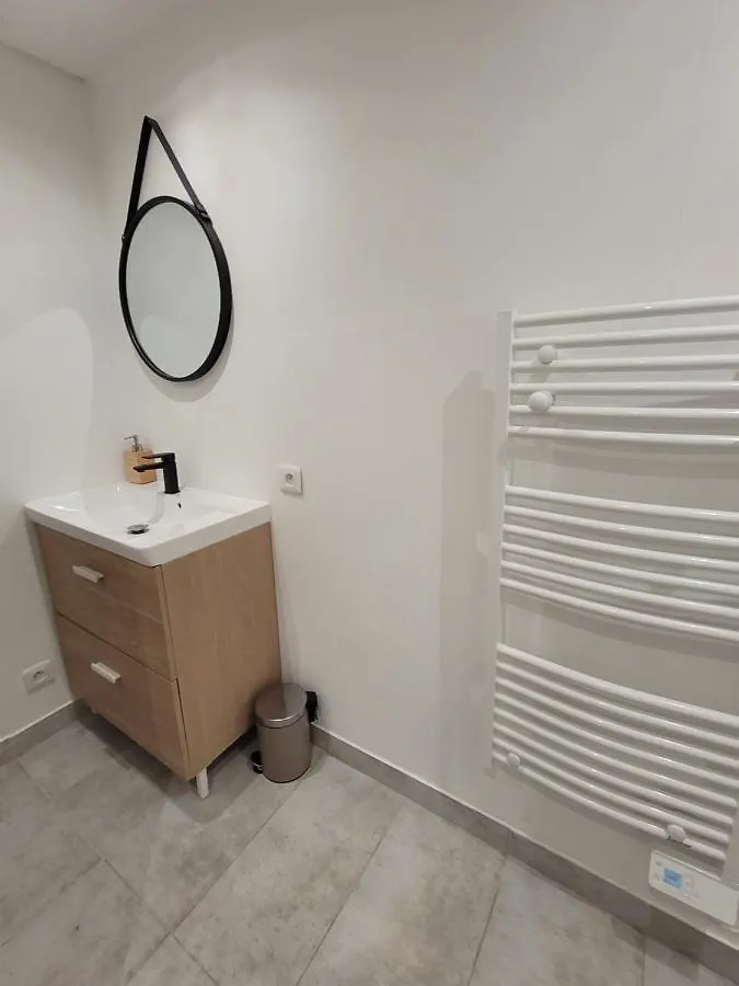 Cosy Studio Saint-Mitre-les-Remparts France